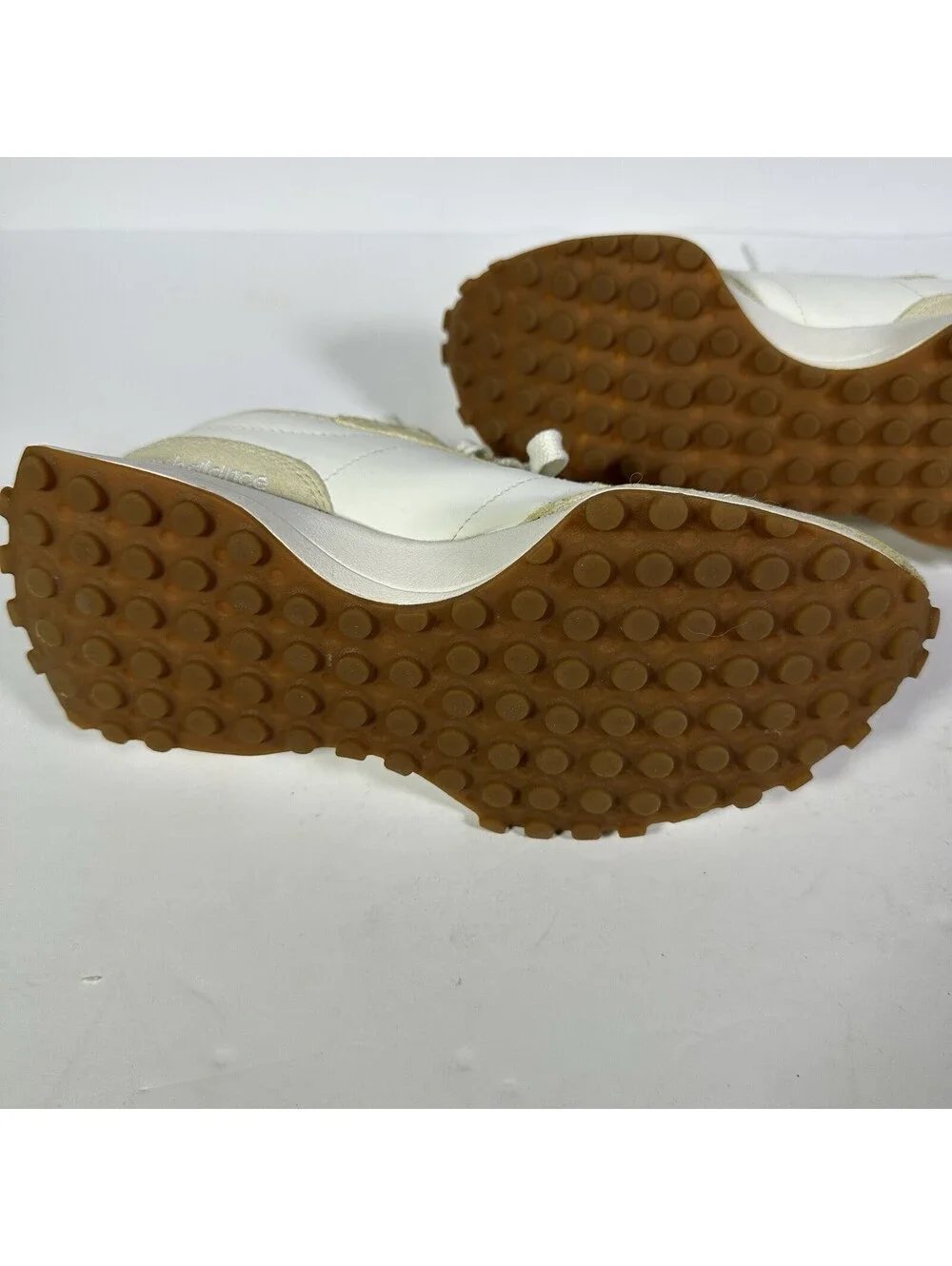 New Balance 327 Women’s 6.5 Sneakers White Tan WS327NAD Toe Damage Flaw